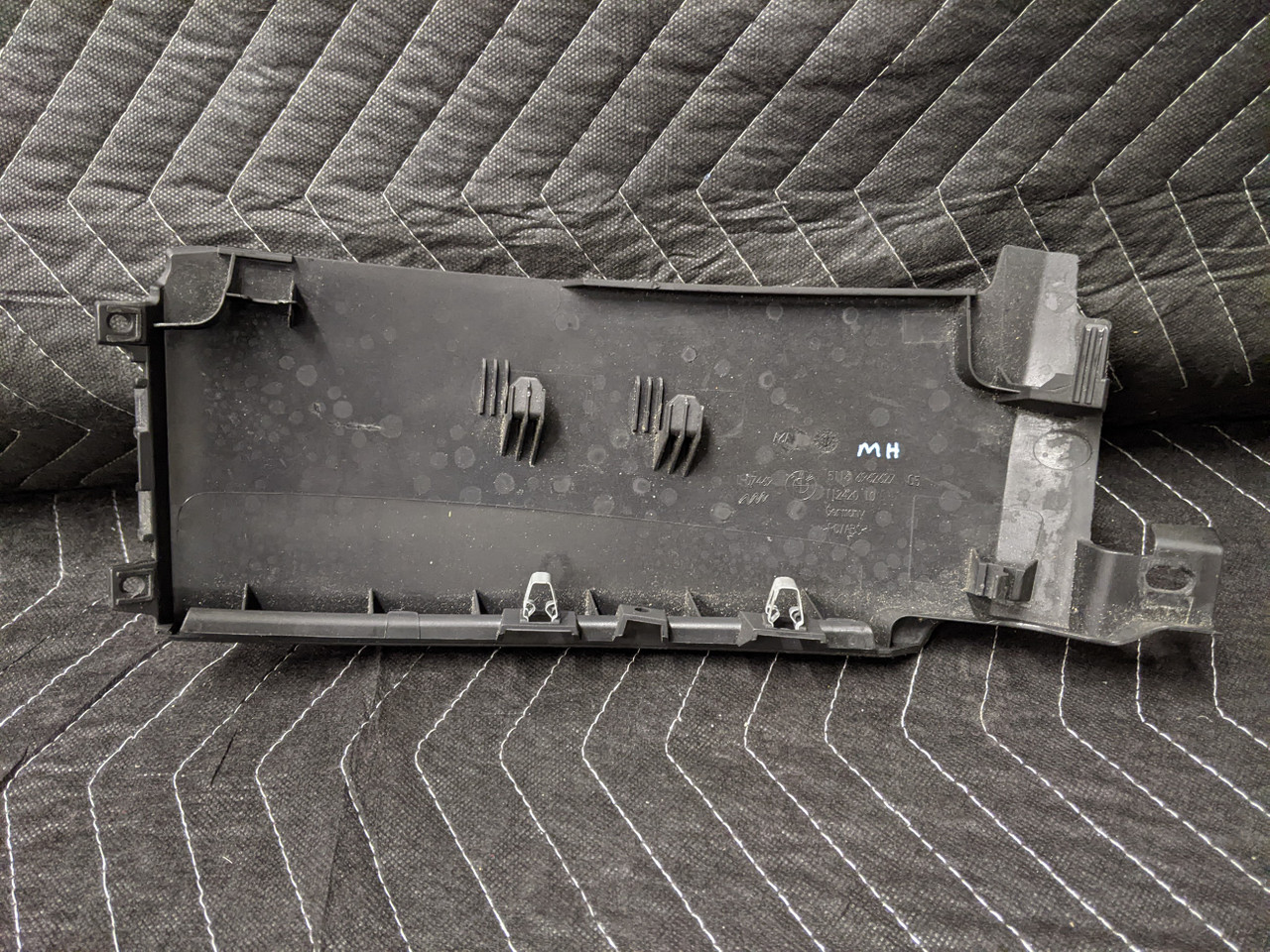 BMW E82 1-Series Dash Trim Cover Lower Right Passenger 51166962627 - Image 2