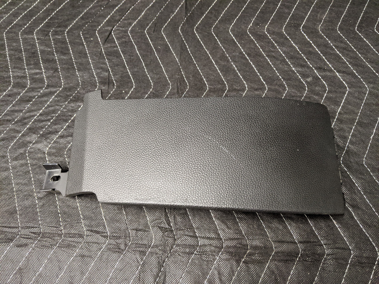 BMW E82 1-Series Dash Trim Cover Lower Right Passenger 51166962627