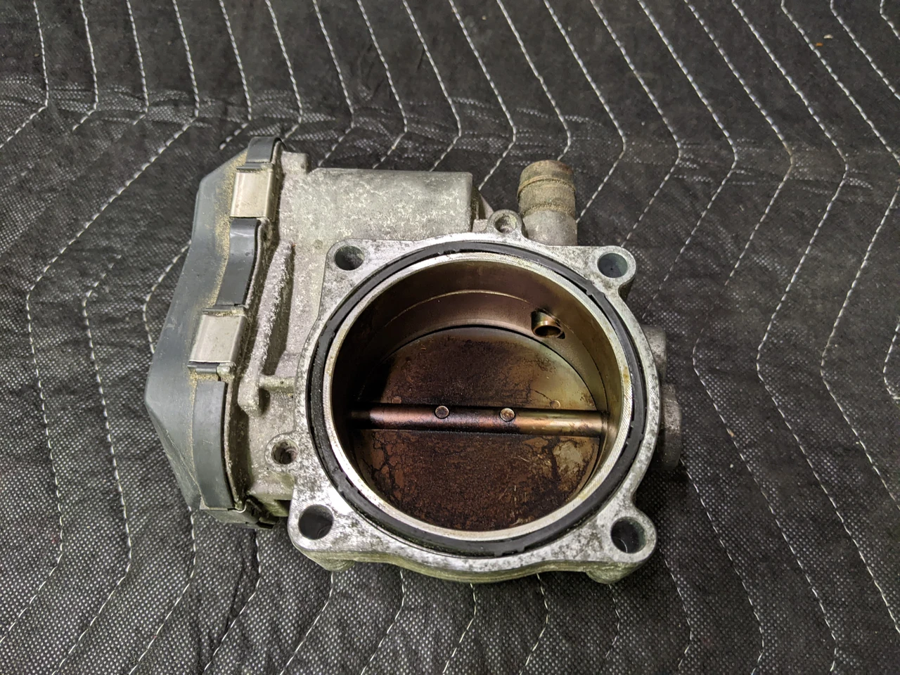 BMW F10/F11 N55 Engine Throttle Body Housing Assembly 13547597871 - Image 4