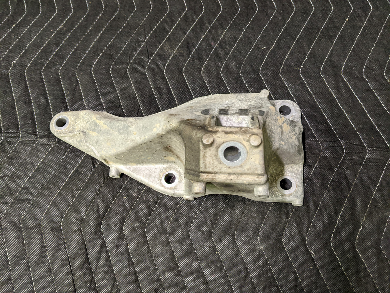 BMW F07/F10/F11 5-Series N55 Engine Support Bracket Right 22116781258 - Image 3