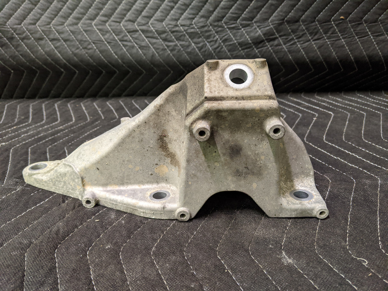 BMW F07/F10/F11 5-Series N55 Engine Support Bracket Right 22116781258 - Image 2