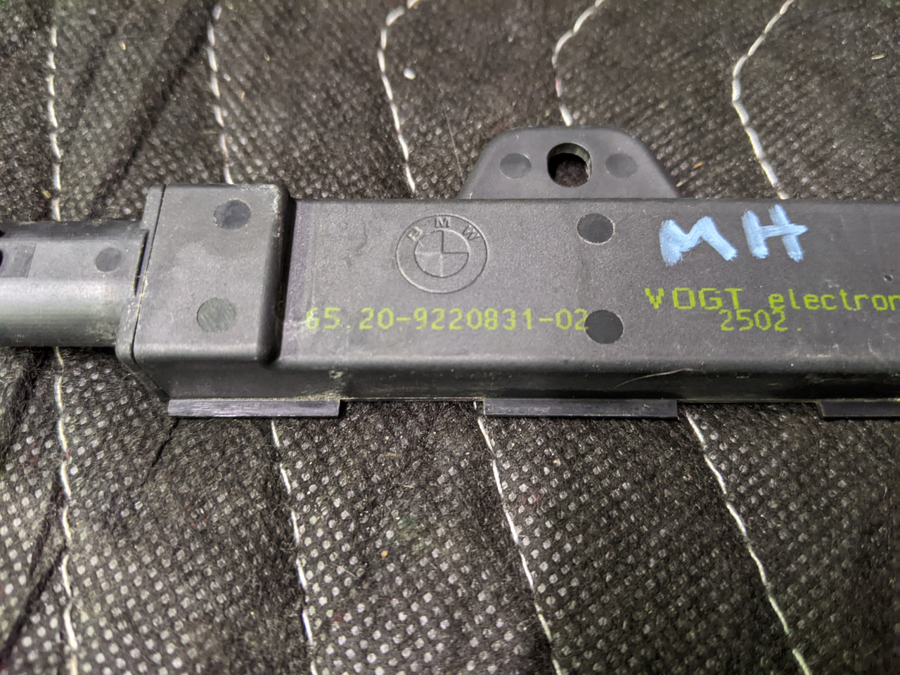 BMW F07/F10/F11 5-Series Comfort Access Outside Antenna 65209220831 - Image 3