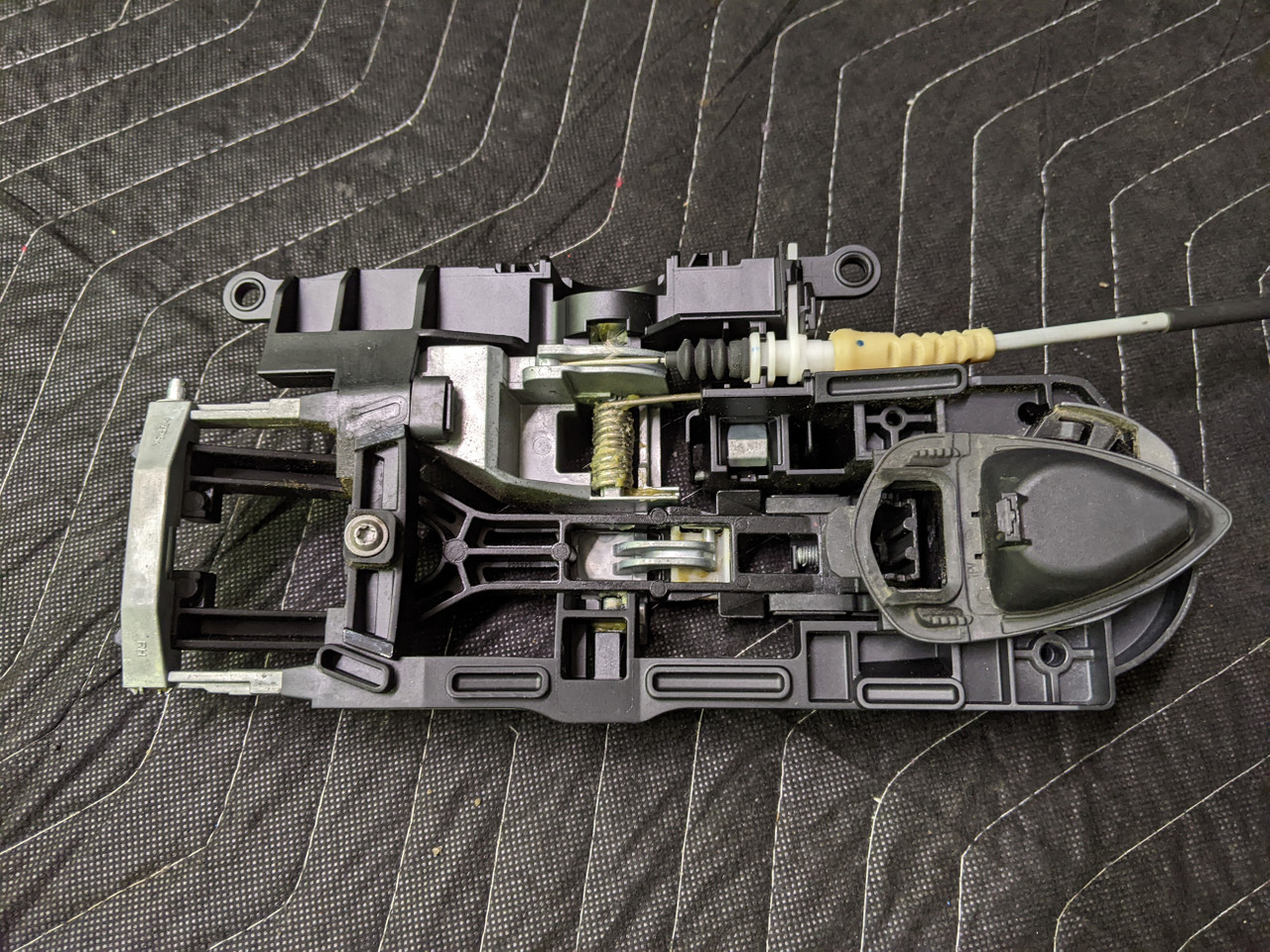 BMW F01/F02/F03/F04/F06/F07/F10/F11/F12/F13 Exterior Door Handle Carrier Right Front Passenger 51217187228