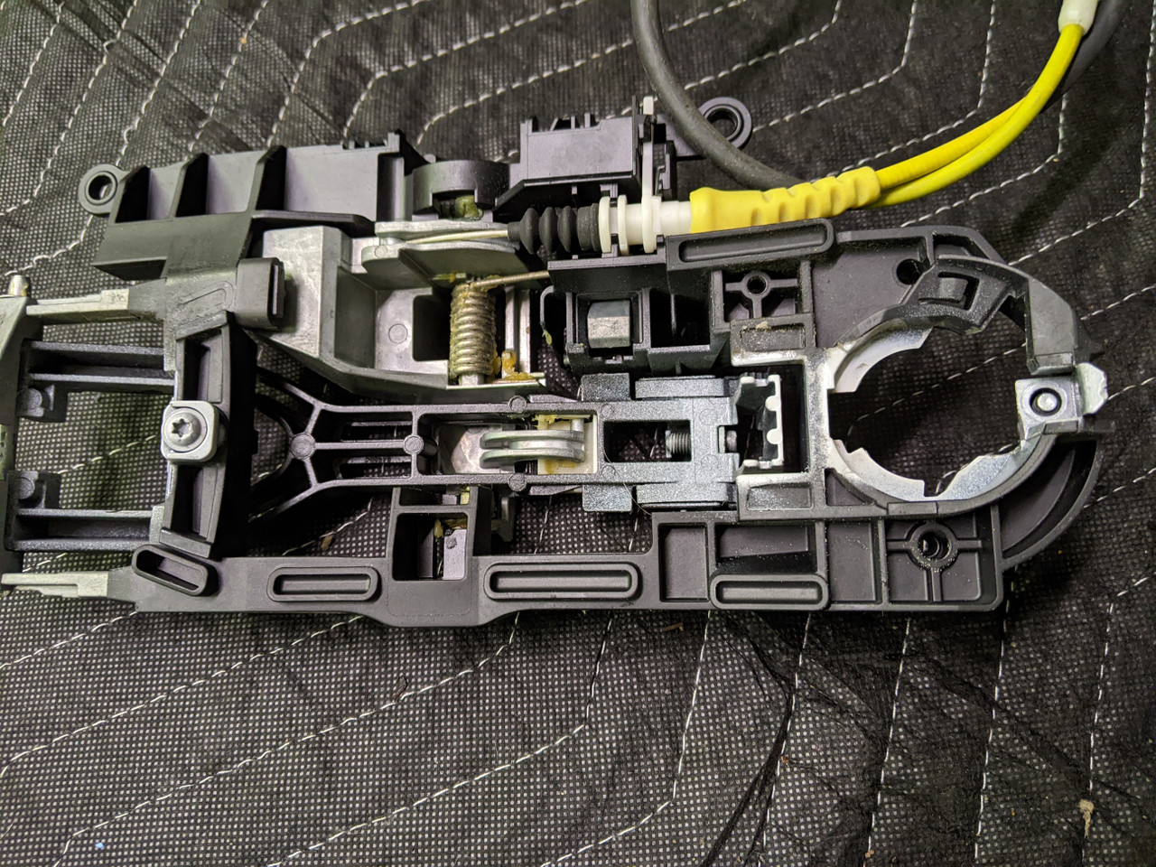 BMW F01/F02/F03/F04/F07 Outside Door Handle Carrier Right 51217175732 - Image 4