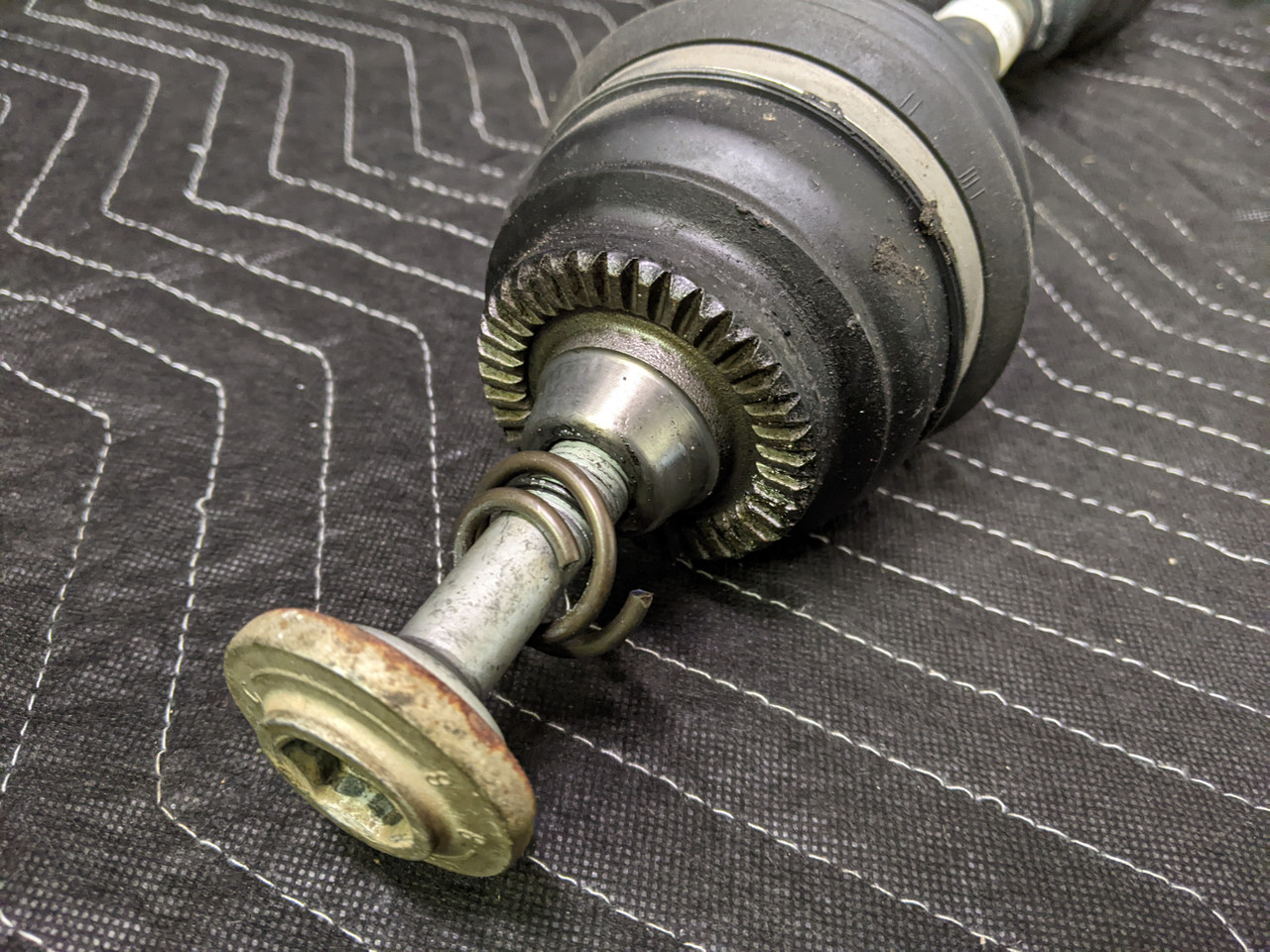 BMW F07 5-Series GT Front Right Passenger Side Output Shaft 31607618678 - Image 5